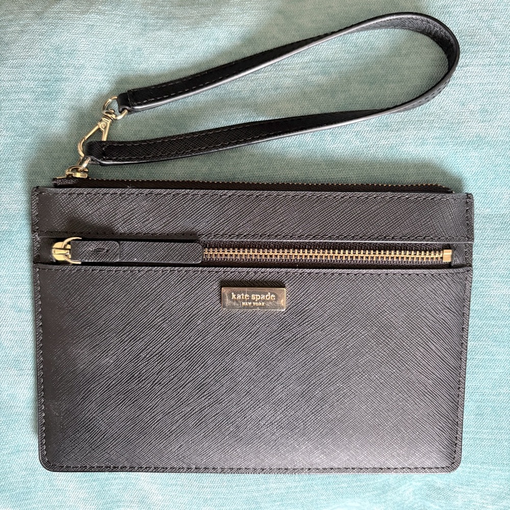 Kate Spade Tinie Laurel Way Wristlet – Black Leather – EUC